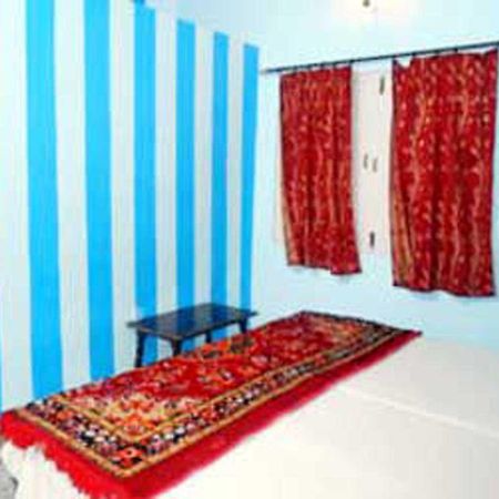 Elvis Guest House Варанаси Экстерьер фото