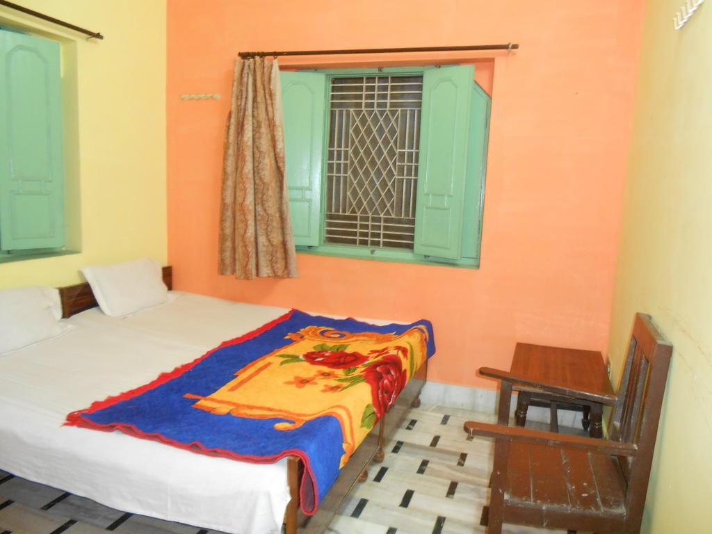 Elvis Guest House Варанаси Номер фото
