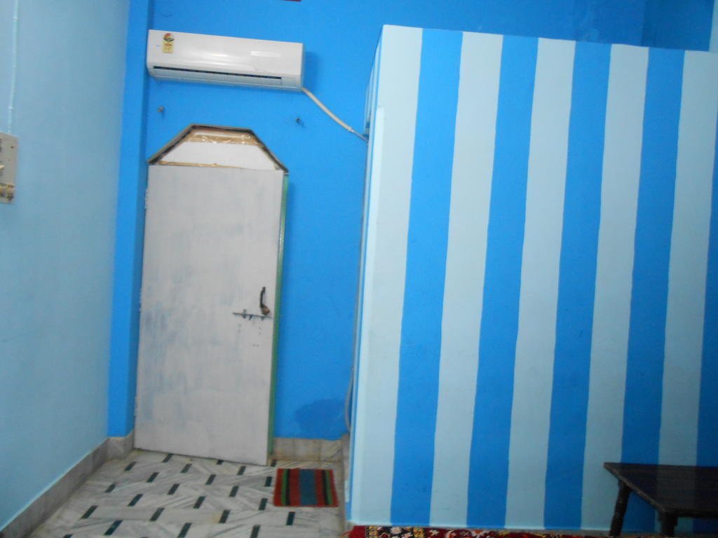 Elvis Guest House Варанаси Номер фото